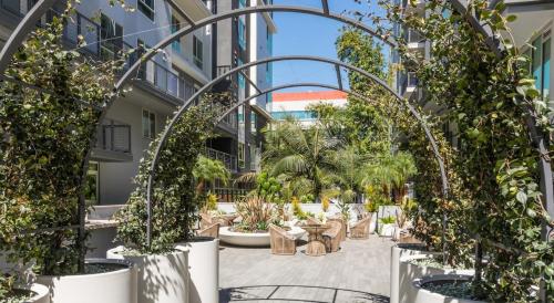 DTLA Luxury Condo with Pool, Gym, Work Pods & Conference Room in Los Angeles, USA