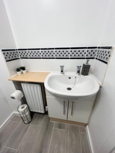 New Manchester City Getaway House with 2 FREE Parking, Manchester (photo 10)