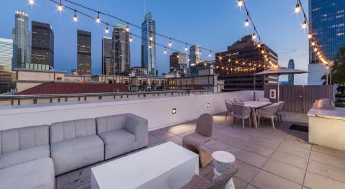 DTLA Luxury Condo with Pool, Gym, Work Pods & Conference Room in Los Angeles, USA