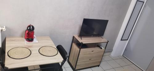 sala de TV, "Charmant" Studio avec balcon in Laxou