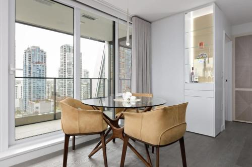 Amazing 3BR Condo Right in the Heart of Yaletown in Vancouver, Canada