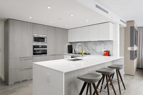 Amazing 3BR Condo Right in the Heart of Yaletown in Vancouver, Canada