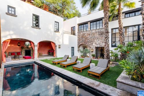 Villa Garita, 6BR Designer Villa with Heated Pool in Centro in San Miguel de Allende, Mexico