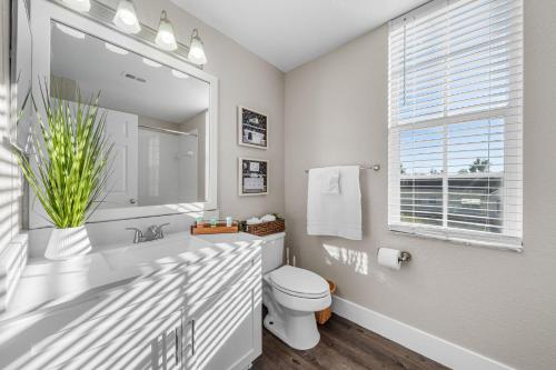 Modern 3br2ba Pools, Gym Near Airport #5 thumb 4