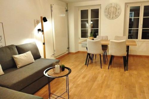 منزل  متر مربع من 1 غرفة و1 حمام خاص في Frutigen Town Center (Central I 20 min to Interlaken and Adelboden) in Frutigen Town Center