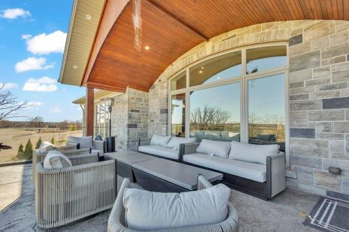 Iekārtas, Private Luxury Farmhouse Retreat with Hot tub in Conestogo (ON)
