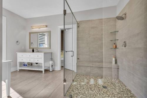 Duša, Private Luxury Farmhouse Retreat with Hot tub in Conestogo (ON)
