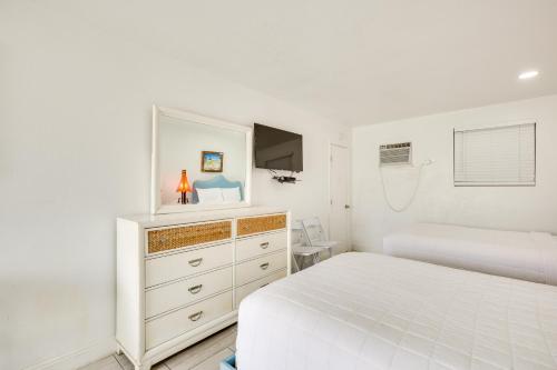 Oceanfront Resort Studio with Pool on Long Key! in Layton, USA