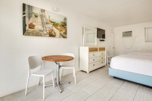 Oceanfront Resort Studio with Pool on Long Key! in Layton, USA