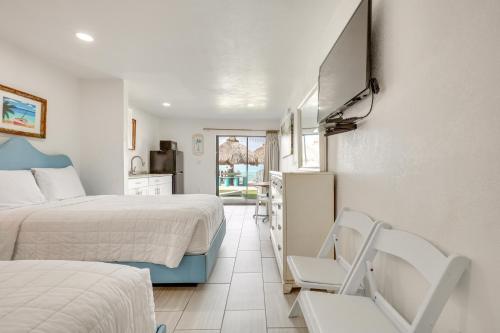 Oceanfront Resort Studio with Pool on Long Key! in Layton, USA