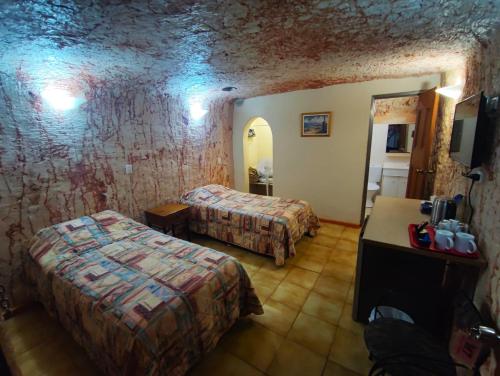 Radeka Downunder Underground Motel Room Type - Twin Room with Private Bathroom - Underground