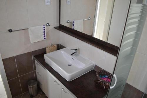 Apartments with a parking space Mudri Dolac, Hvar - 23584, Vrbanj (photo 6)