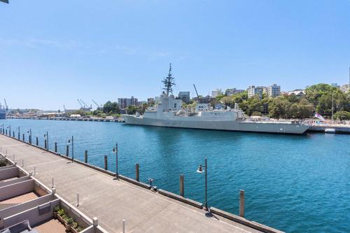 Spacious Waterfront Luxury at Woolloomooloo Wharf - image 10