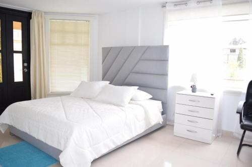 NAPOLES - Luxury Home in กายัมเบ