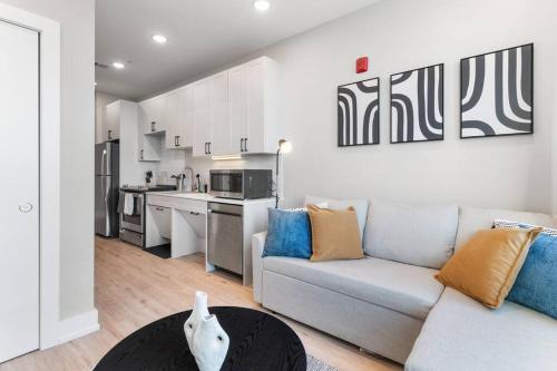 Waterfront Studio - Near Fishtown and Old City thumb 3