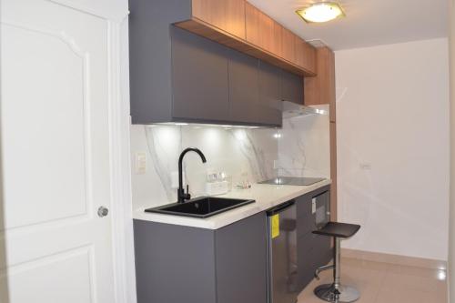 NAPOLES - Luxury Home in กายัมเบ