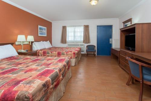 2 queen beds