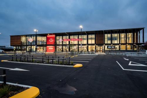 Charming Studio with desk space near South City Mall