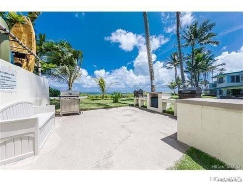 Oprema, Luxury Beachfront Condo in Punaluu