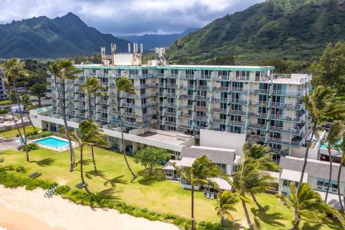 Luxury Beachfront Condo in Punaluu