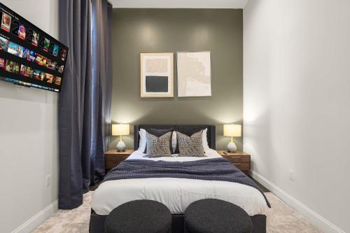 Luxe Harlem Retreat 3BR Designer Home w Parking in New York, USA