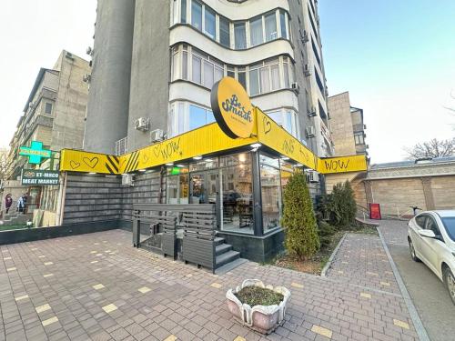 Золотои Квадрат на проспекте Достык photo 3