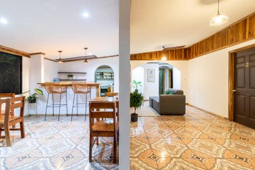 Montefresco B&B – khách sạn tại Monteverde