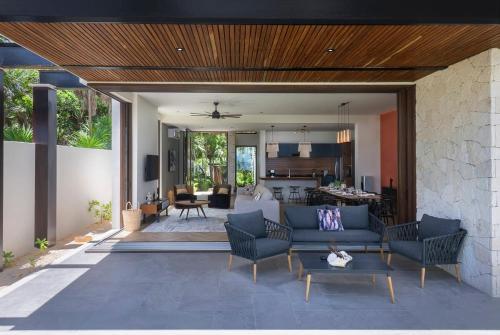 Oceanview Villa 4BR 12PPL Concierge Service in Tulum, Mexico