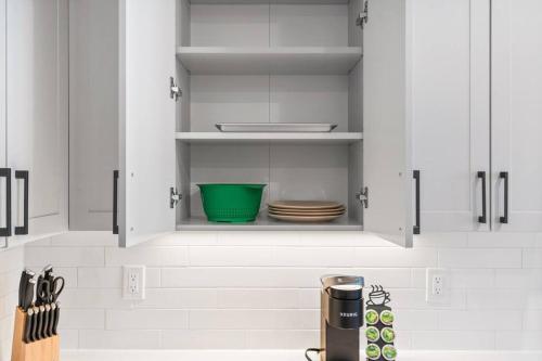 1BD - Sleeps 4 - Harbor Views - Near Fish Town-