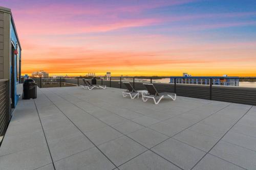 1BD - Sleeps 4 - Harbor Views - Near Fish Town-