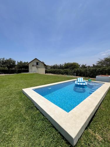 Peldbaseins, Cozy Home with Huge Lawn and Pool - WiFi in Chincha Alta