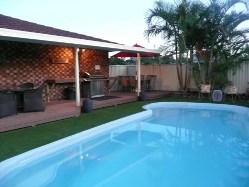 Úszómedence, Rosebourne Gardens Motel in Woolgoolga