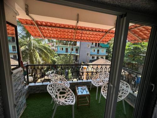 STAY & EXPLORE - Luxury 1 BHK with Bathtub Pool near Calangute Baga Beach - image 2