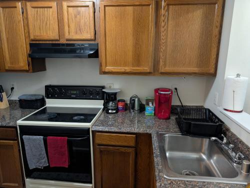 3 Bedroom Townhouse 8 Miles to Washington DC in Falls Church, USA