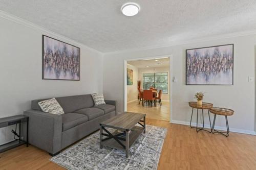 Charming 3 BR home with WiFi, AC in Montgomery in Montgomery, USA