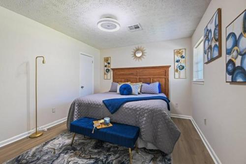 Charming 3 BR home with WiFi, AC in Montgomery in Montgomery, USA