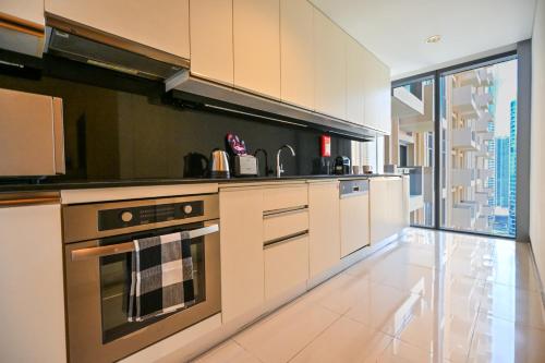 Luxury Apartments - Stunning Marina View - 5-Star Hotel Amenities 5