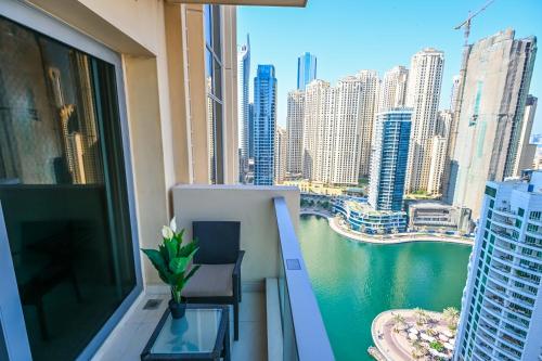 Luxury Apartments - Stunning Marina View - 5-Star Hotel Amenities 4