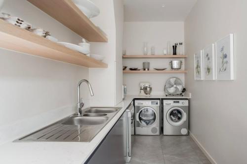 Beginnings - New Townhouse in Welcoming Heart of Newlands