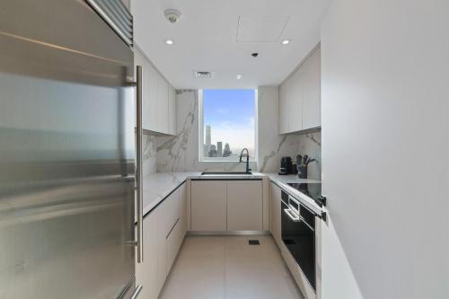 Ferrari Inspired Modern 3BHK with maids room and Full Sea View, Dubai (photo 2)