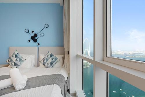 Ferrari Inspired Modern 3BHK with maids room and Full Sea View, Dubai (photo 3)