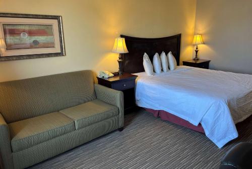 . Days Inn by Wyndham Pittsburg KS