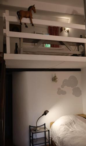 1 double bed, 1 twin bed