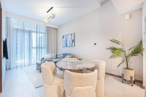 Elegantly Furnished Missoni Home with Canal Views, Dubai (Foto 9)