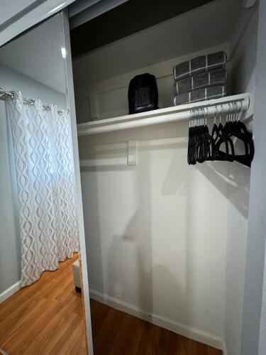 2 bedroom apartment1 mile south from the Hollywood walk of Fame and Hollywood sign in Los Angeles, USA