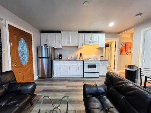 2 bedroom apartment1 mile south from the Hollywood walk of Fame and Hollywood sign in Los Angeles, USA