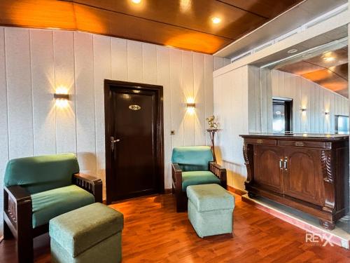 Restaurante, Hotel Sunny Cot - Free Mall Shuttle and Parking in Mussoorie