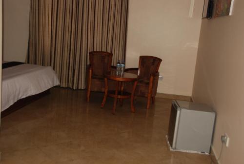 Silver Paradise Hotel - image 4