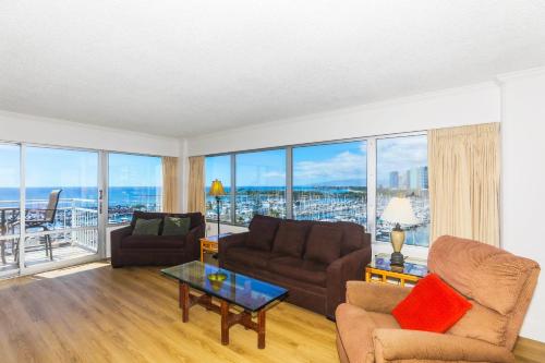 Ilikai Tower 943 Condo - Walk to the Beach, Shops & Restaurants!