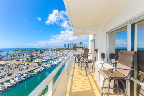 Ilikai Tower 943 Condo - Walk to the Beach, Shops & Restaurants!